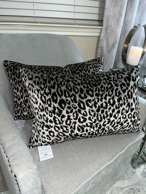 2-CALDEIRA NWT WOVEN VELVET CHEETAH DESIGN LUXURY DECORATIVE PILLOW